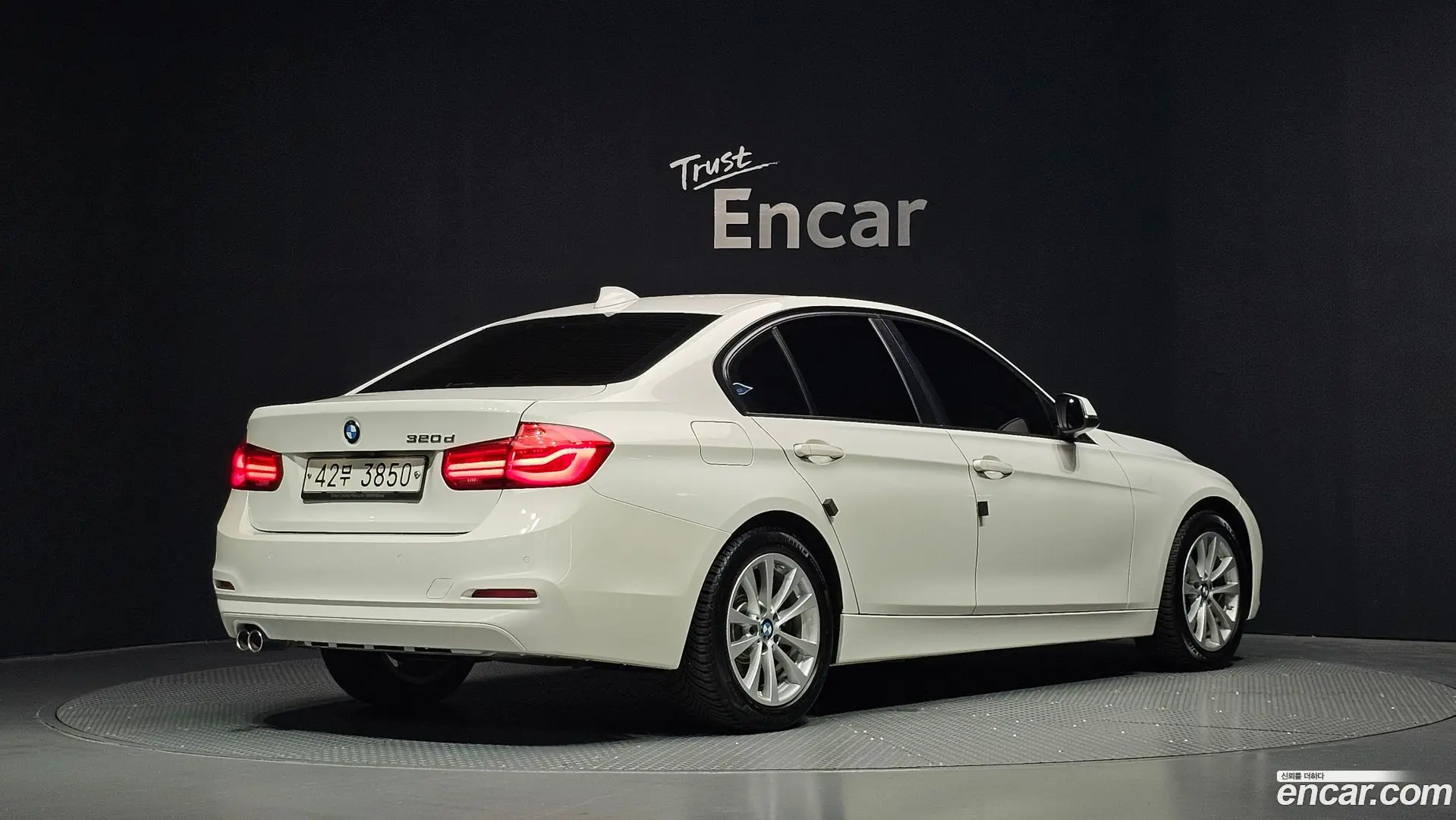 Main__Slider__Photo:3-Series BMW 2017.3-1