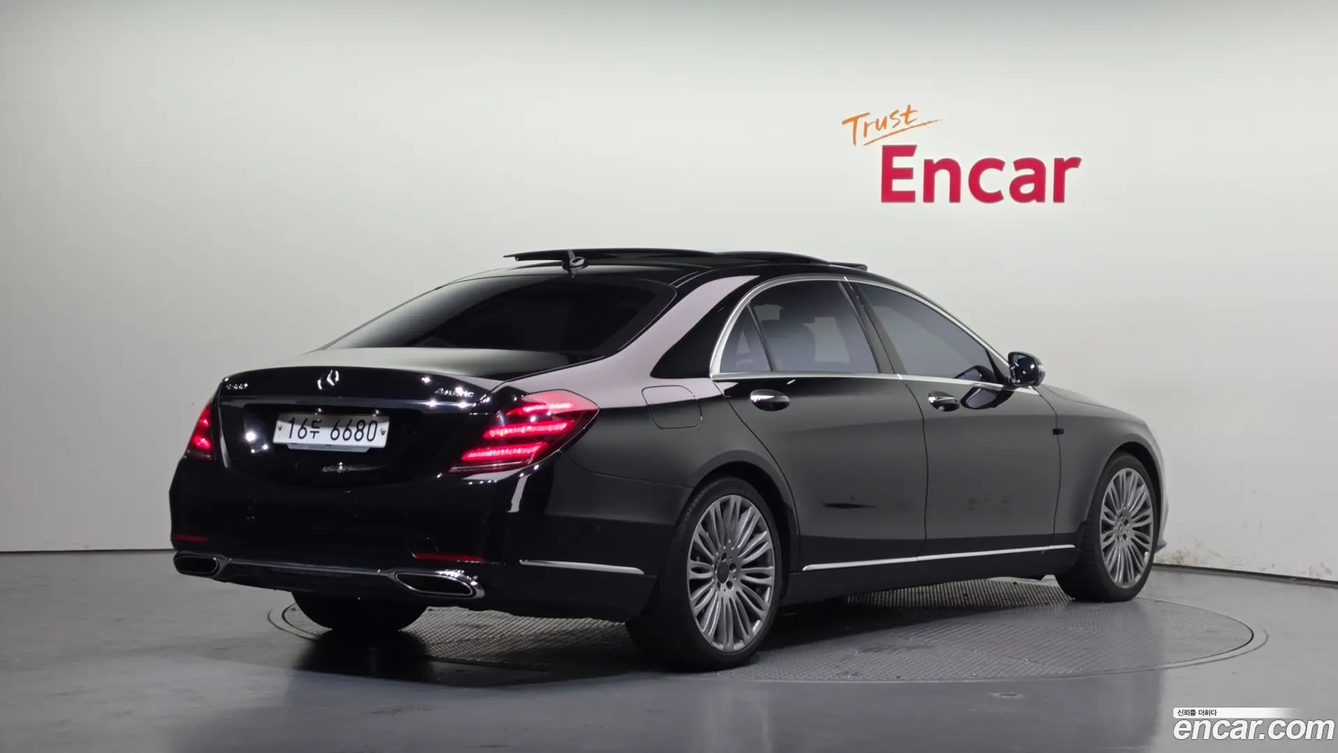 Main__Slider__Photo:S-Class Mercedes-Benz 2017.10-1