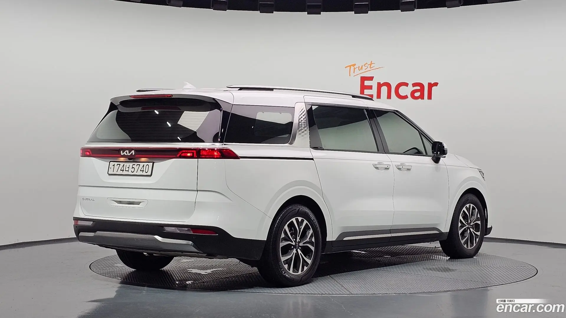 Main__Slider__Photo:Canival Kia 2023.3-1
