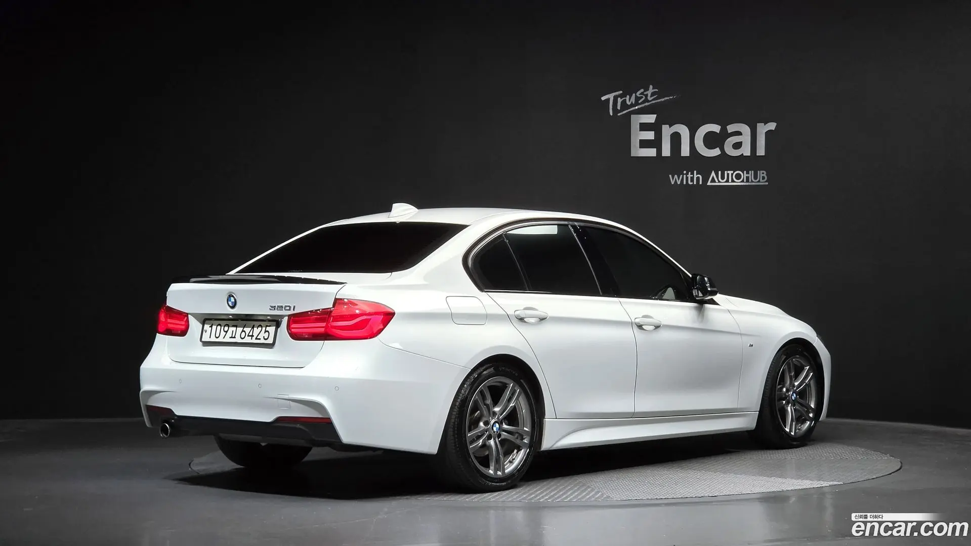 Main__Slider__Photo:3-Series BMW 2018.9-1