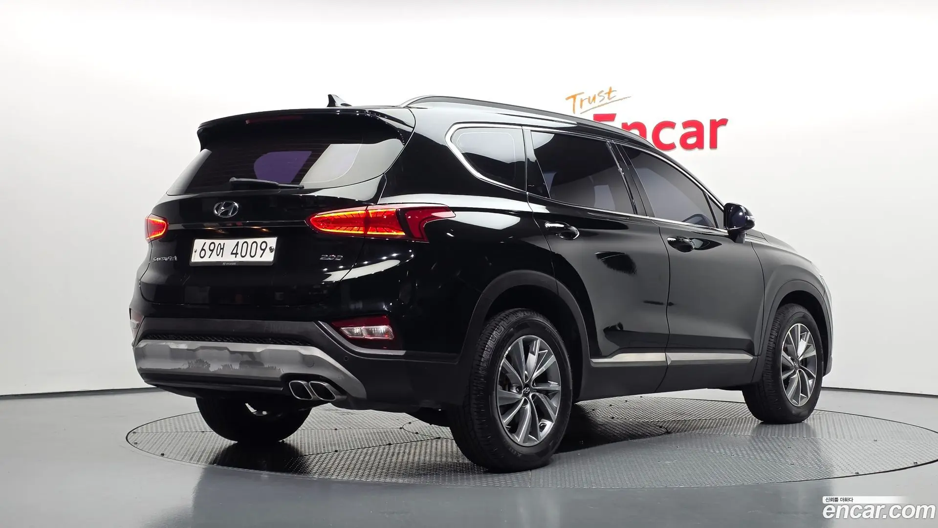 Main__Slider__Photo:Santafe Hyundai 2018.2-1