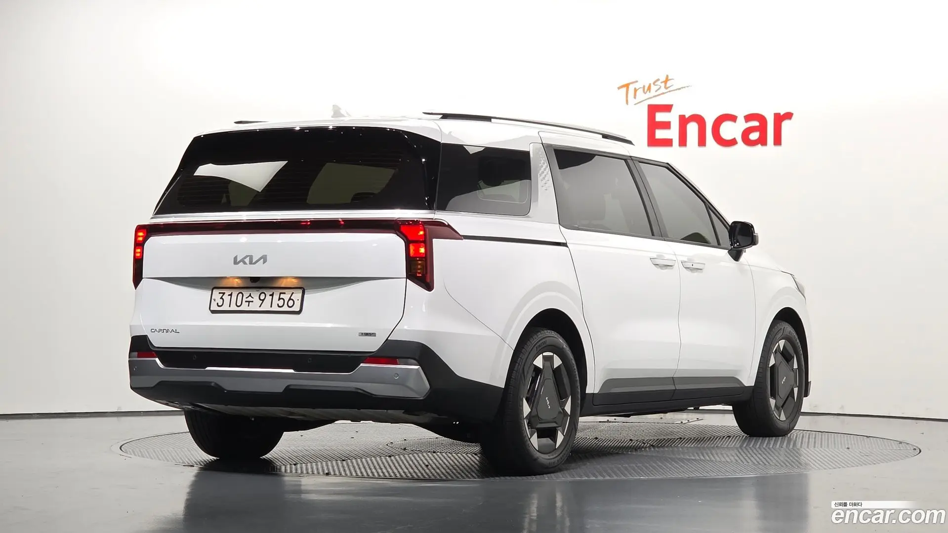 Main__Slider__Photo:Canival Kia 2024.8-1