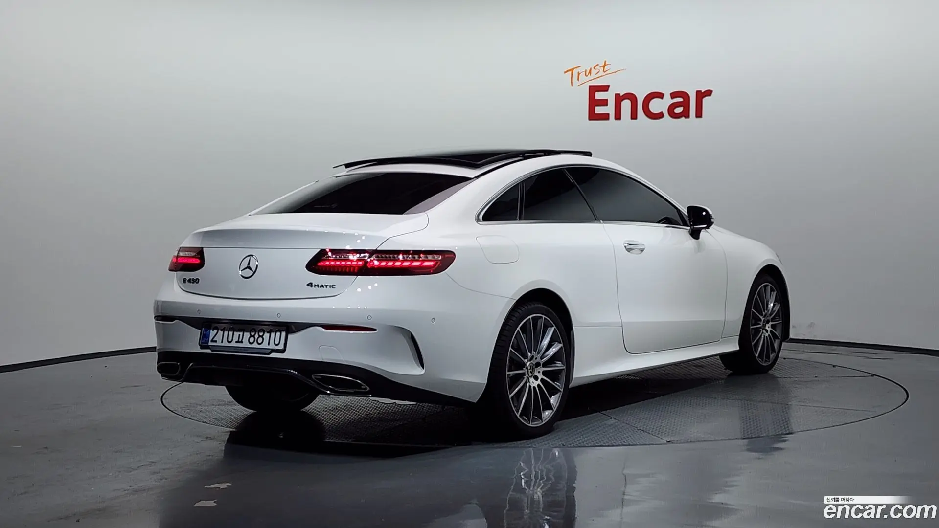 Main__Slider__Photo:E-Class Mercedes-Benz 2023.6-1