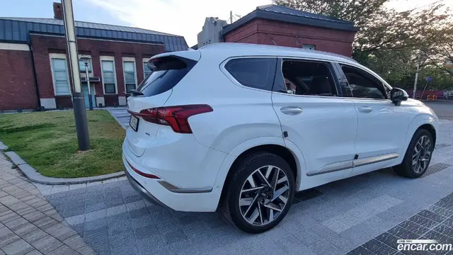 Main__Slider__Photo:Santafe Hyundai 2023.1-1
