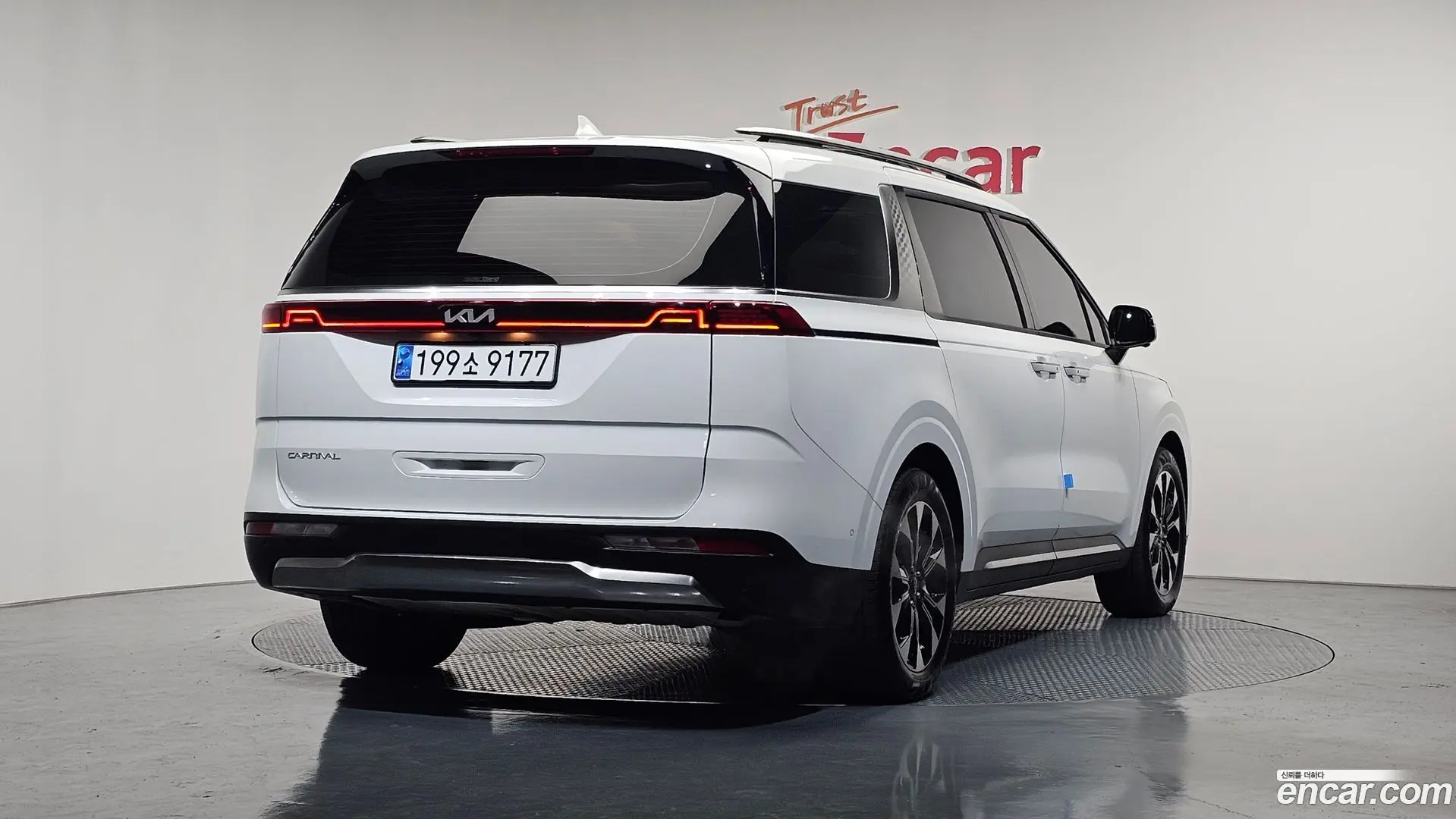 Main__Slider__Photo:Canival Kia 2023.9-1