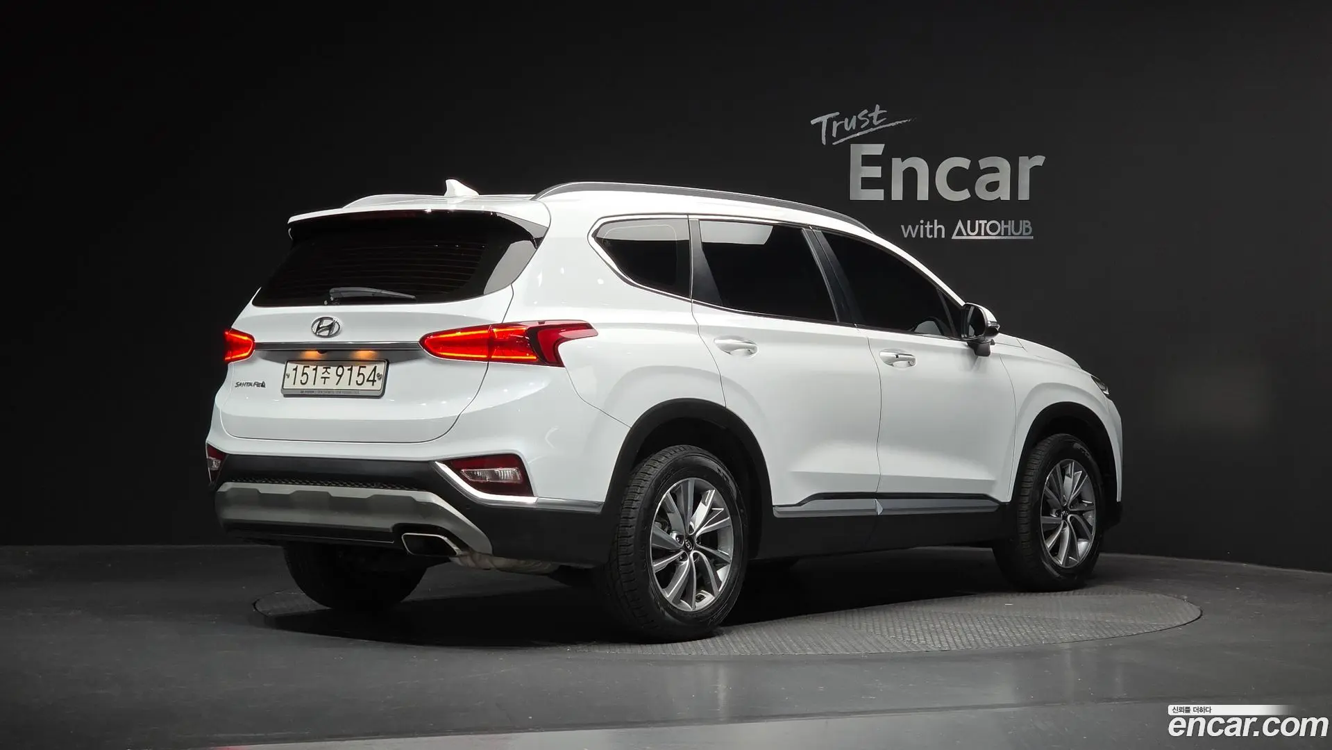 Main__Slider__Photo:Santafe Hyundai 2020.4-1