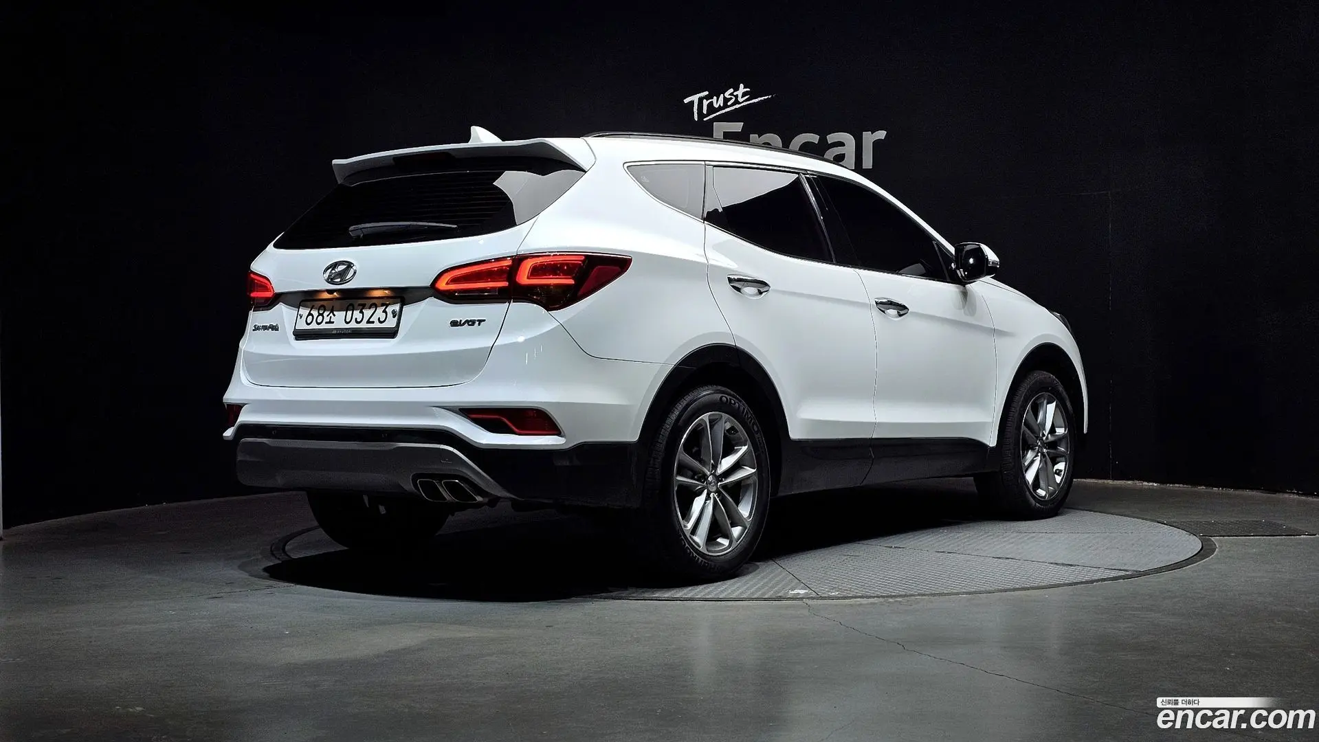 Main__Slider__Photo:Santafe Hyundai 2016.10-1