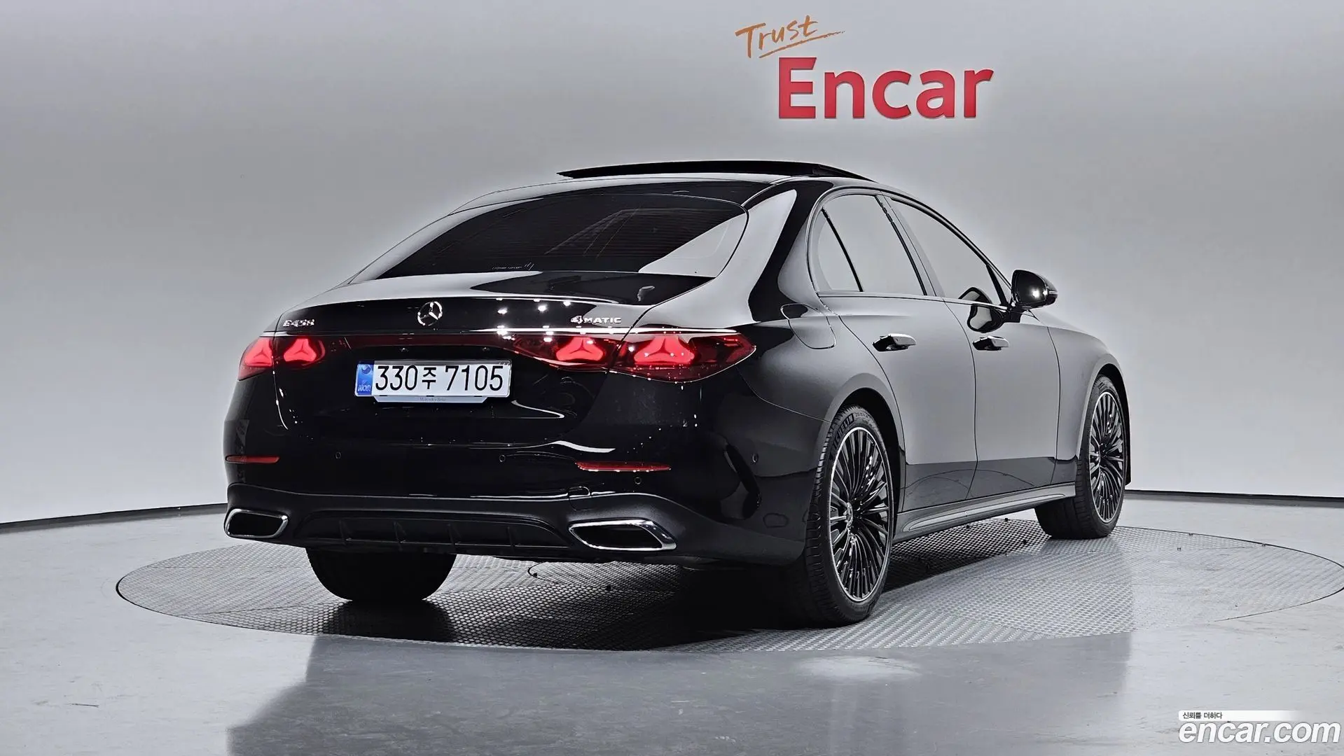 Main__Slider__Photo:E-Class Mercedes-Benz 2025.9-1