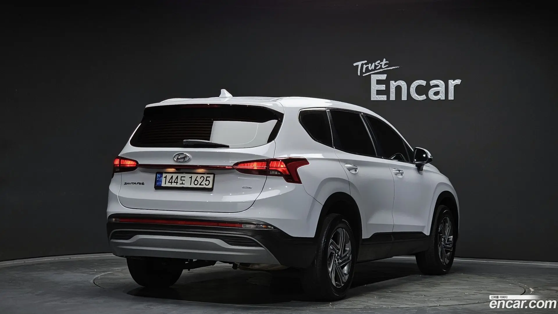 Main__Slider__Photo:Santafe Hyundai 2022.3-1