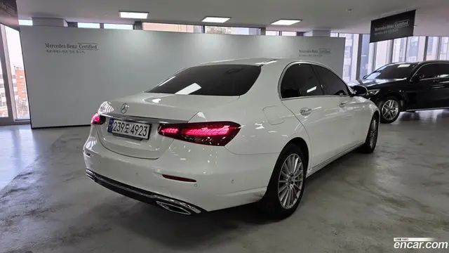 Main__Slider__Photo:E-Class Mercedes-Benz 2023.3-1