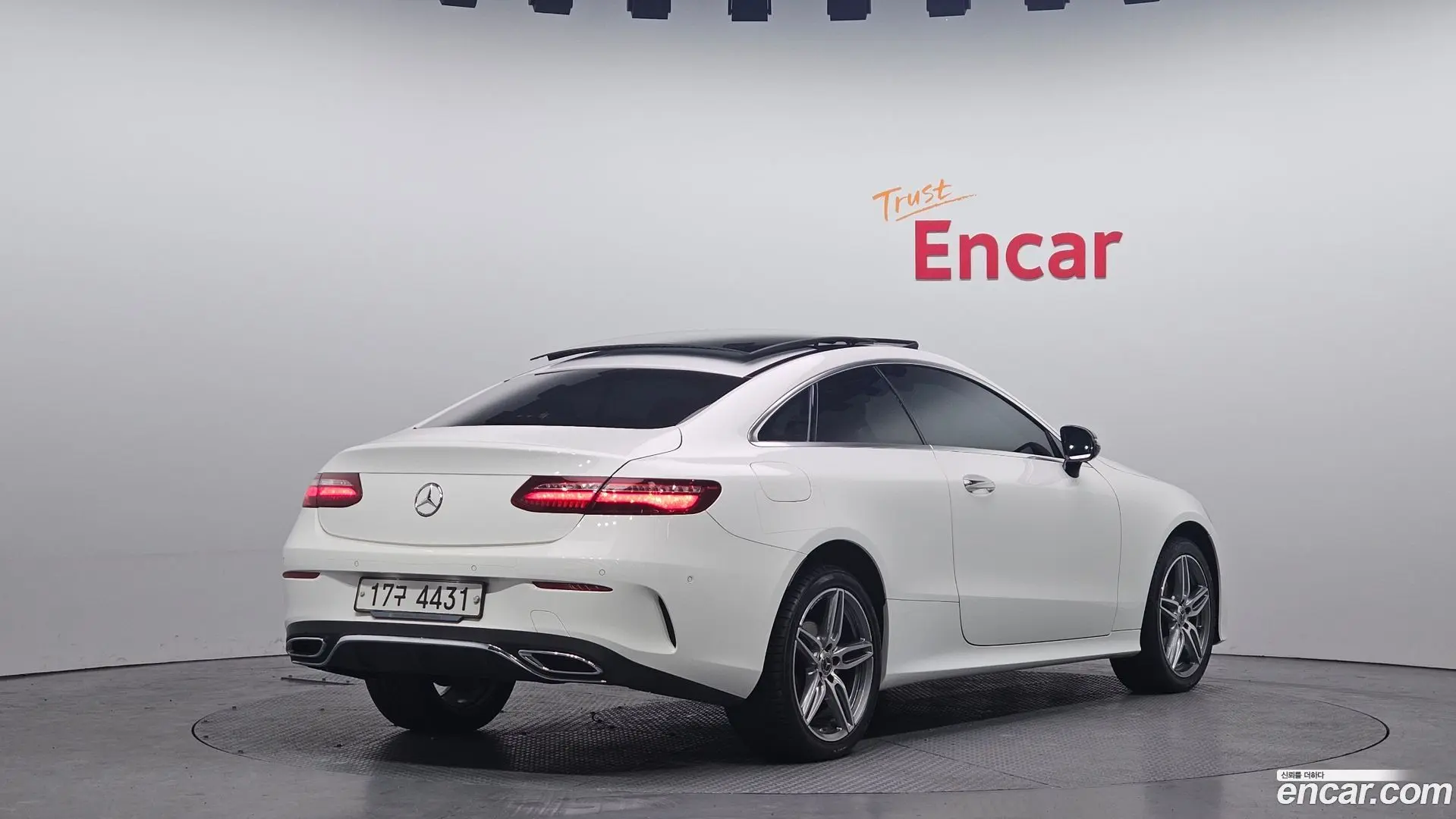 Main__Slider__Photo:E-Class Mercedes-Benz 2018.11-1