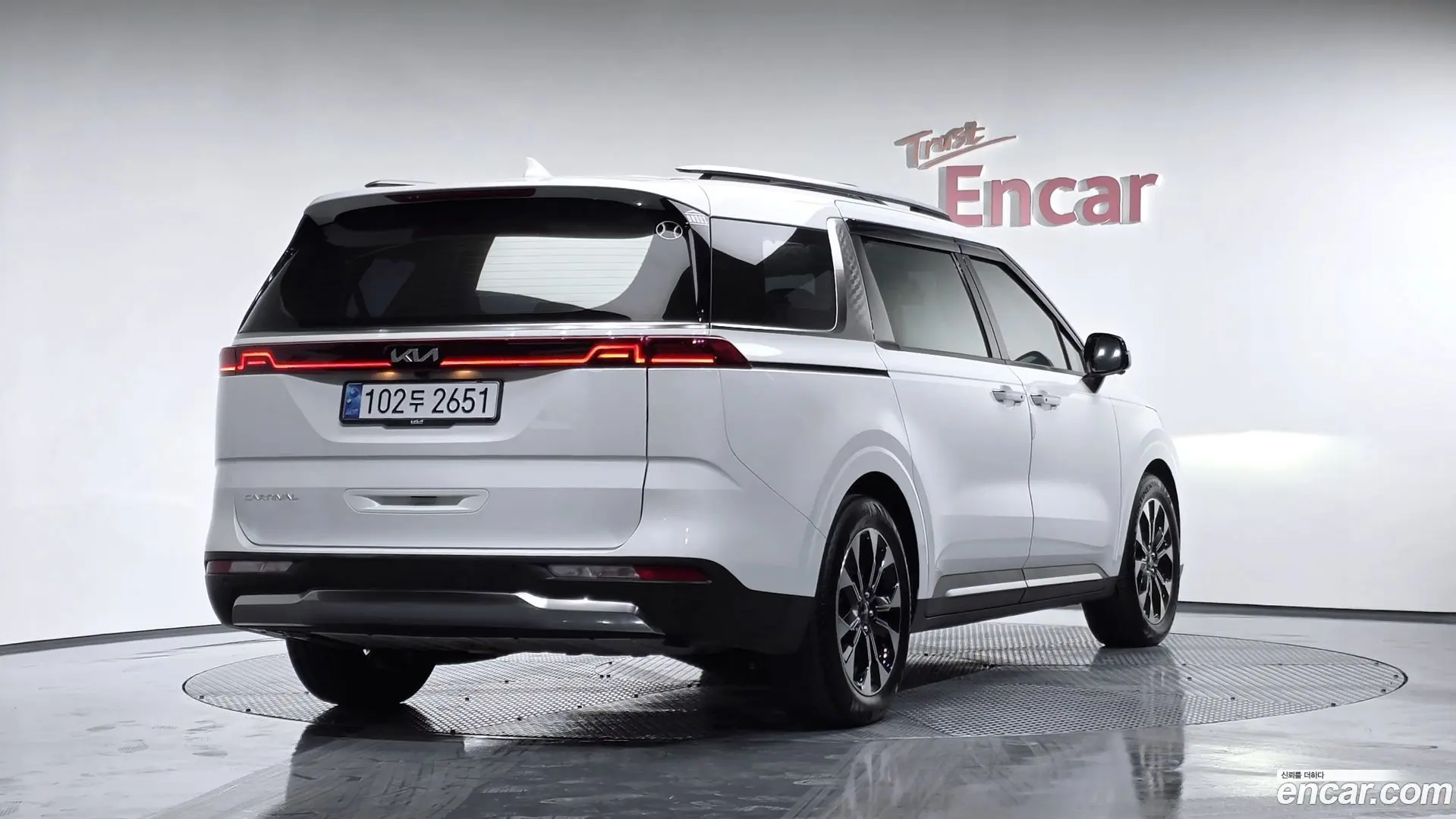 Main__Slider__Photo:Canival Kia 2022.1-1
