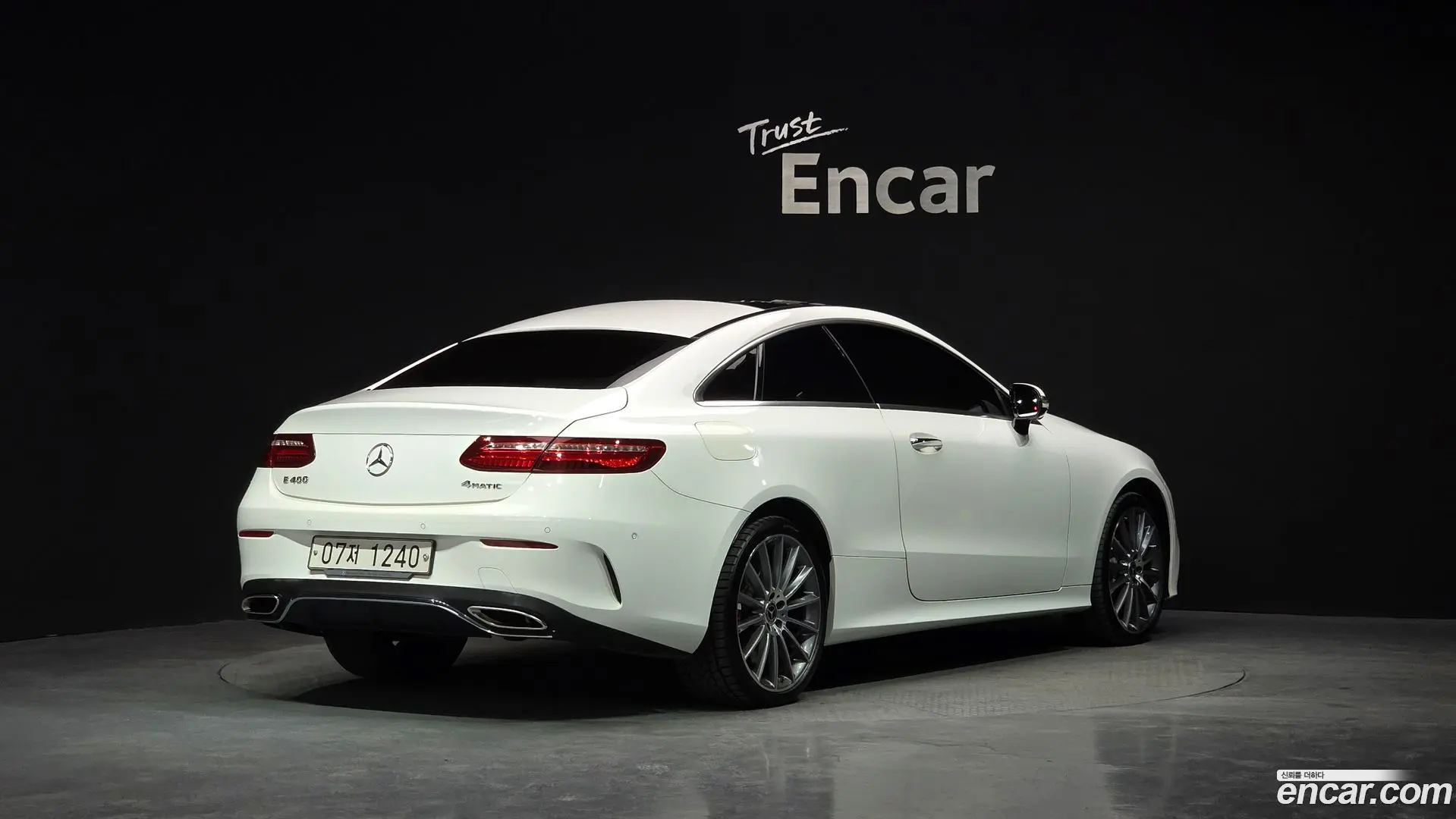 Main__Slider__Photo:E-Class Mercedes-Benz 2017.9-1