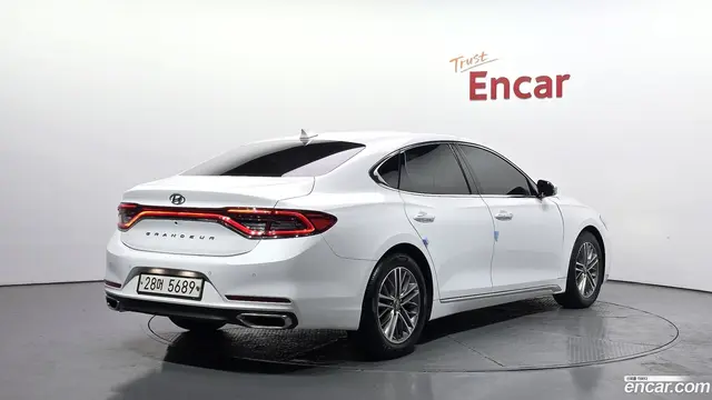 Main__Slider__Photo:Grandeur Hyundai 2018.2-1