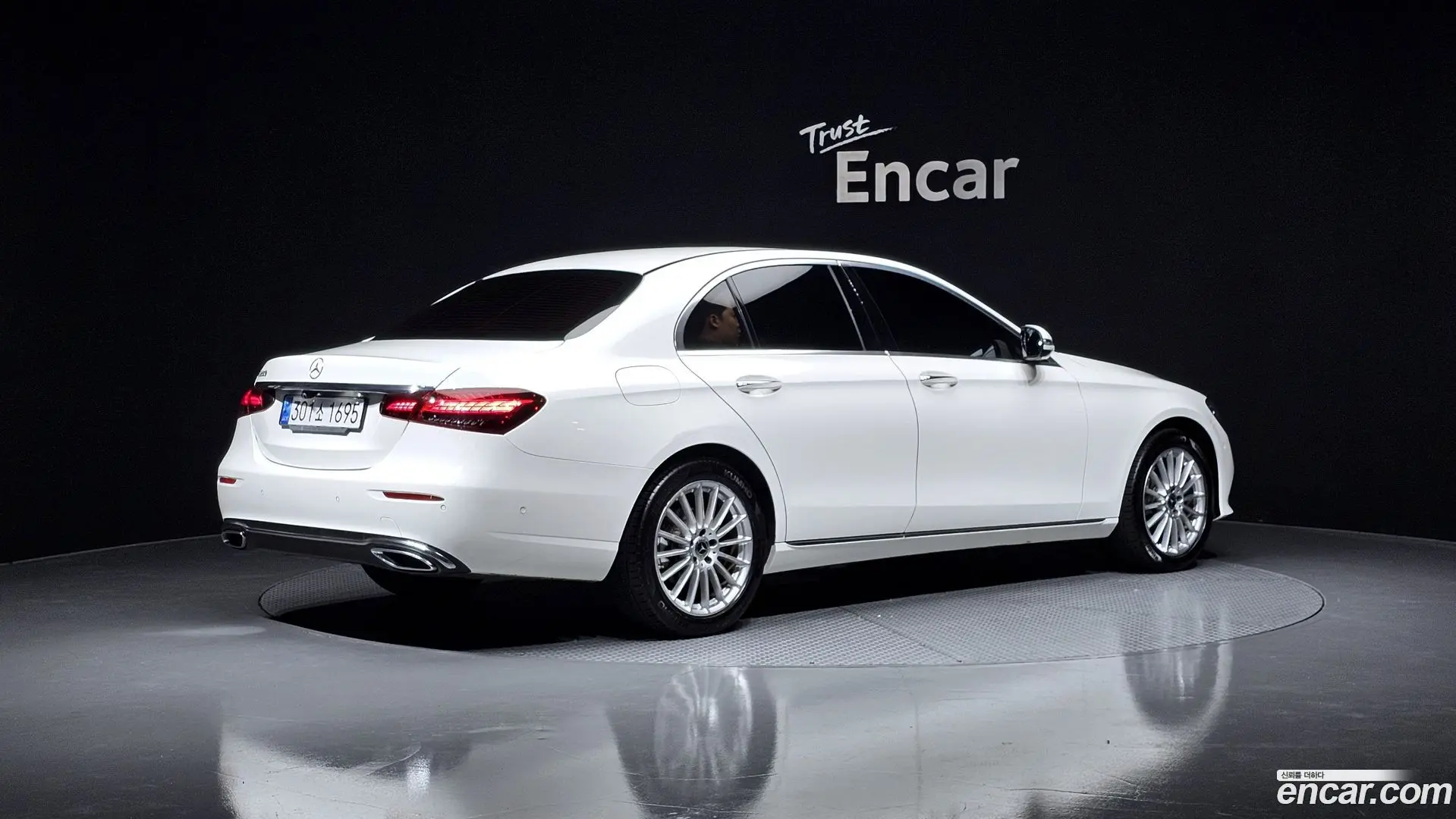 Main__Slider__Photo:E-Class Mercedes-Benz 2020.11-1