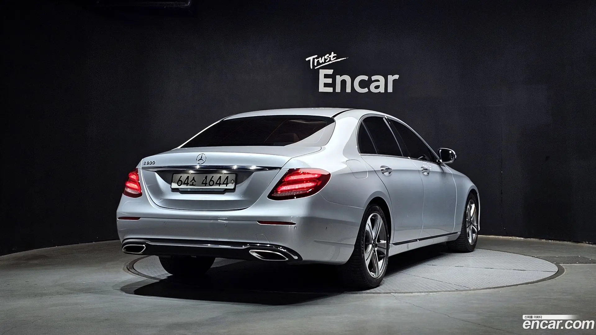 Main__Slider__Photo:E-Class Mercedes-Benz 2018.6-1