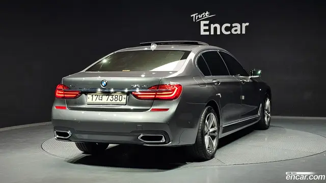Main__Slider__Photo:7-Series BMW 2017.1-1