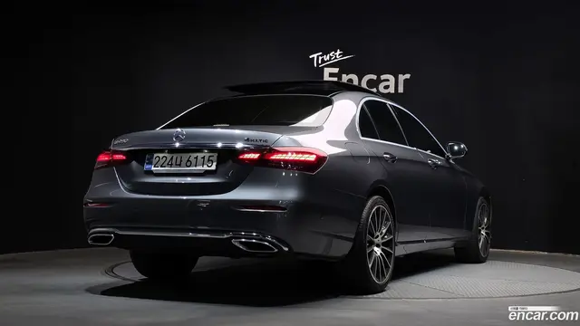 Main__Slider__Photo:E-Class Mercedes-Benz 2021.3-1