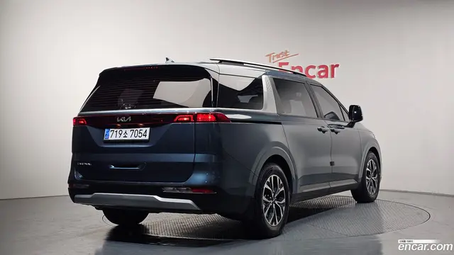 Main__Slider__Photo:Canival Kia 2021.9-1