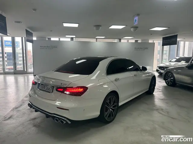 Main__Slider__Photo:E-Class Mercedes-Benz 2022.4-1