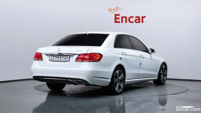 Main__Slider__Photo:E-Class Mercedes-Benz 2015.10-1