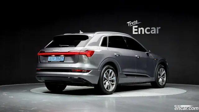 Main__Slider__Photo:e-tron Audi 2020.11-1