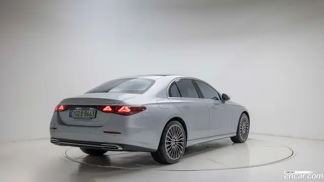 Main__Slider__Photo:E-Class Mercedes-Benz 2024.8-1