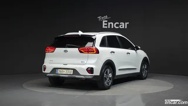 Main__Slider__Photo:Niro Kia 2021.1-1