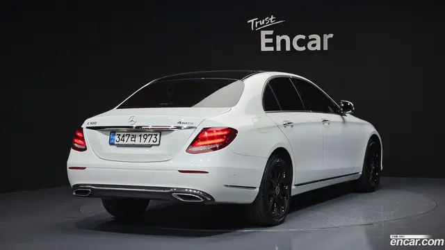 Main__Slider__Photo:E-Class Mercedes-Benz 2020.7-1