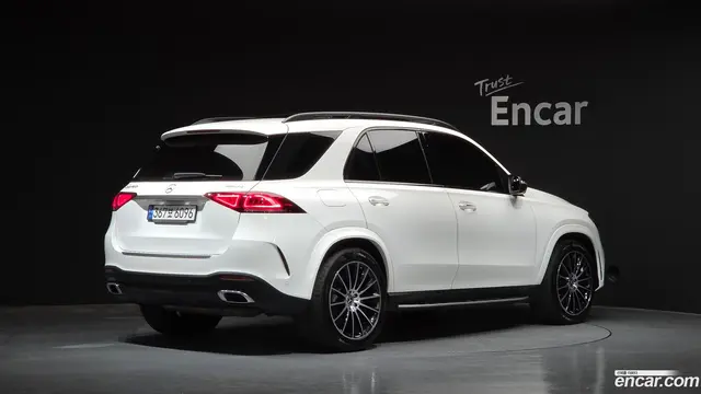 Main__Slider__Photo:GLE-Class Mercedes-Benz 2022.10-1
