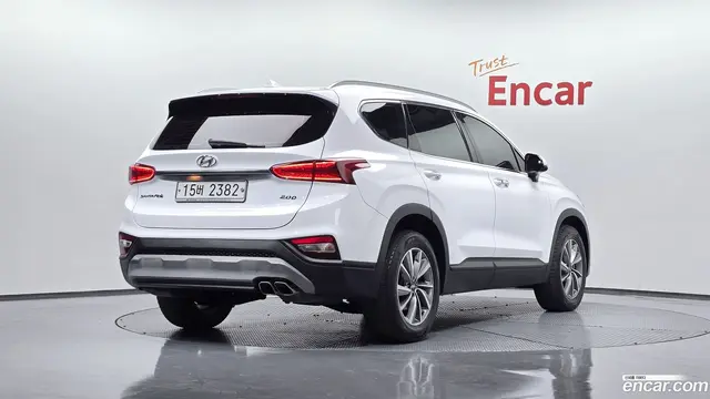 Main__Slider__Photo:Santafe Hyundai 2018.3-1
