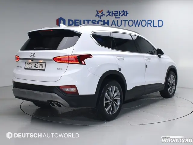 Main__Slider__Photo:Santafe Hyundai 2018.2-1
