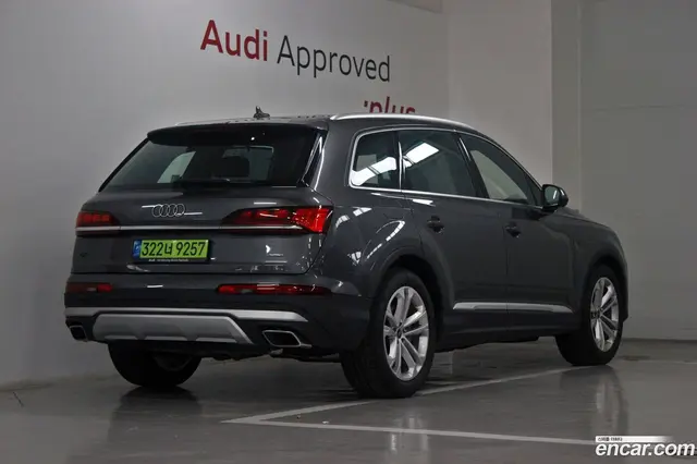 Main__Slider__Photo:Q7 Audi 2025.6-1