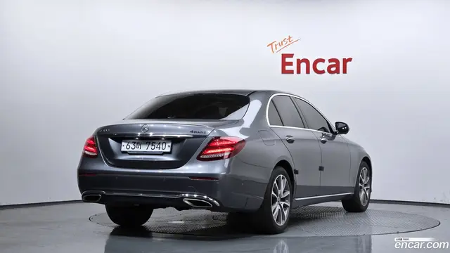 Main__Slider__Photo:E-Class Mercedes-Benz 2019.6-1