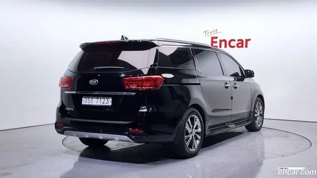 Main__Slider__Photo:Canival Kia 2019.6-1