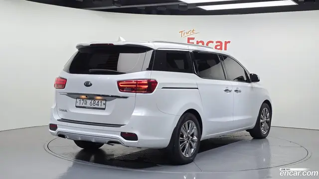 Main__Slider__Photo:Canival Kia 2018.5-1