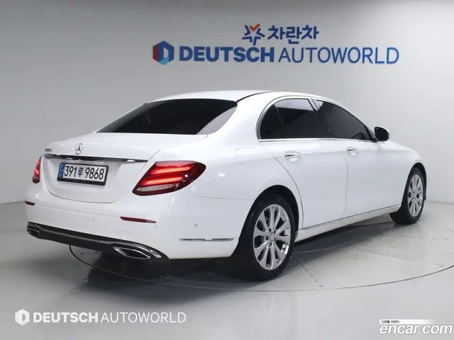 Main__Slider__Photo:E-Class Mercedes-Benz 2016.8-1
