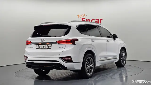 Main__Slider__Photo:Santafe Hyundai 2019.3-1