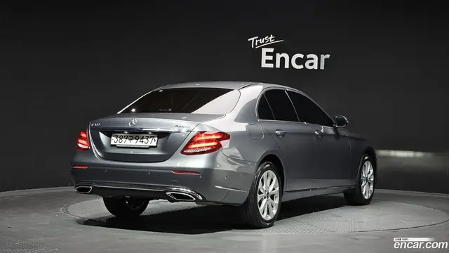 Main__Slider__Photo:E-Class Mercedes-Benz 2020.9-1