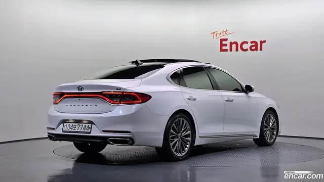 Main__Slider__Photo:Grandeur Hyundai 2018.6-1