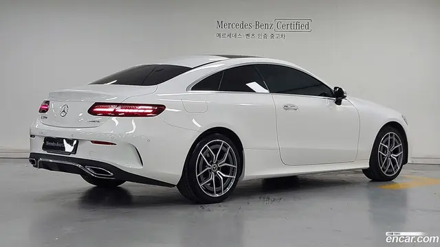 Main__Slider__Photo:E-Class Mercedes-Benz 2022.7-1