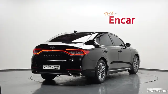 Main__Slider__Photo:Grandeur Hyundai 2018.2-1