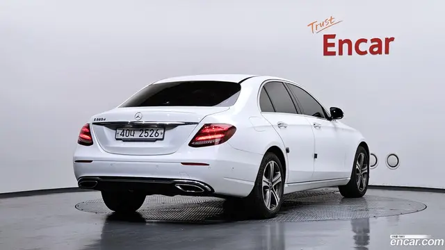 Main__Slider__Photo:E-Class Mercedes-Benz 2019.0-1
