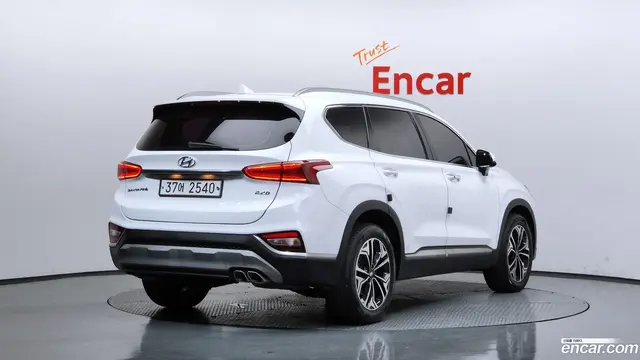 Main__Slider__Photo:Santafe Hyundai 2018.4-1