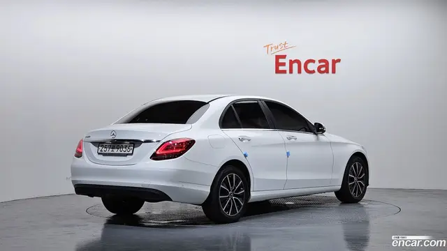 Main__Slider__Photo:C-Class Mercedes-Benz 2020.3-1