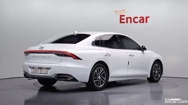 Main__Slider__Photo:Grandeur Hyundai 2020.2-1