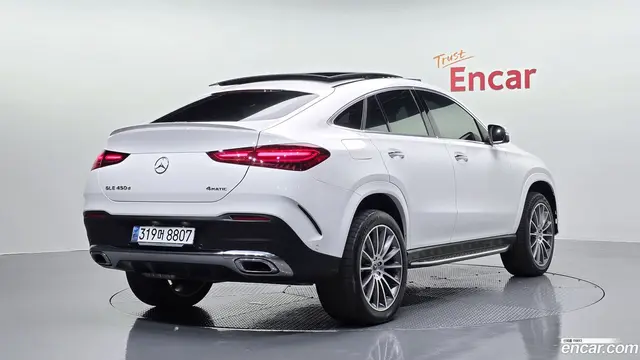 Main__Slider__Photo:GLE-Class Mercedes-Benz 2023.11-1