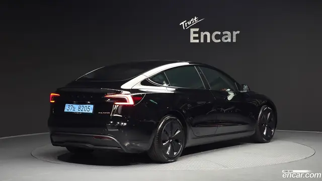 Main__Slider__Photo:Model 3 Tesla 2024.4-1