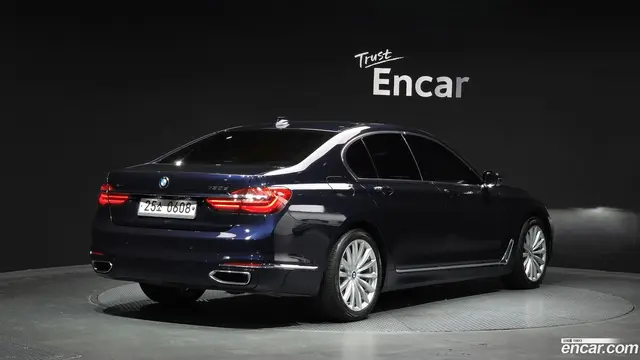 Main__Slider__Photo:7-Series BMW 2016.1-1