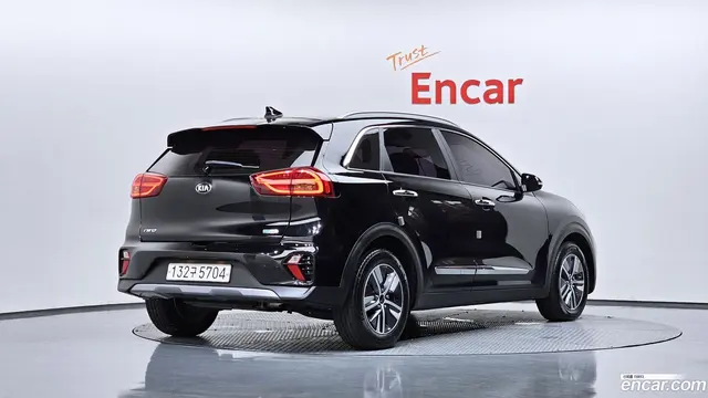 Main__Slider__Photo:Niro Kia 2021.0-1